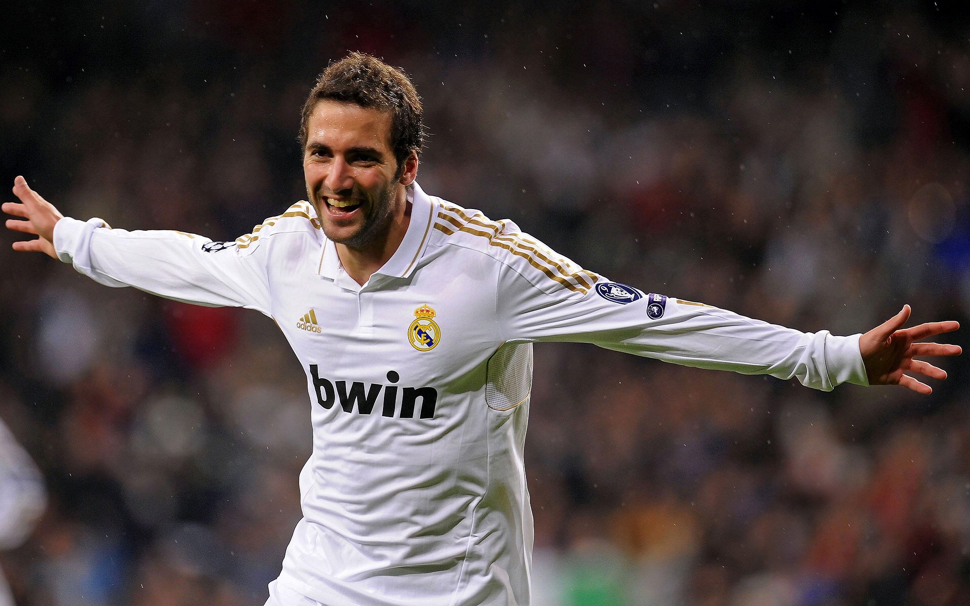 足球比赛场上技战术纷呈，赛况备受瞩目，足球比赛的技巧都有哪些术语